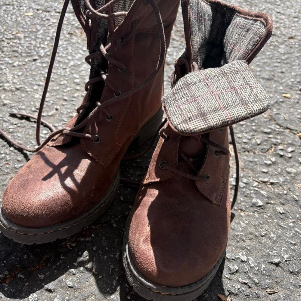 Boots - Picture 7 of 8